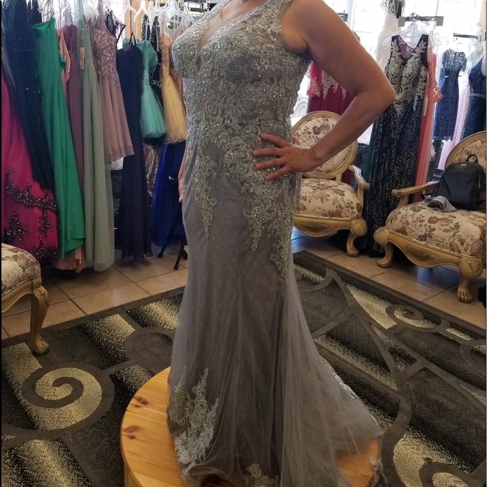 Evening gown - Picture 1 of 3